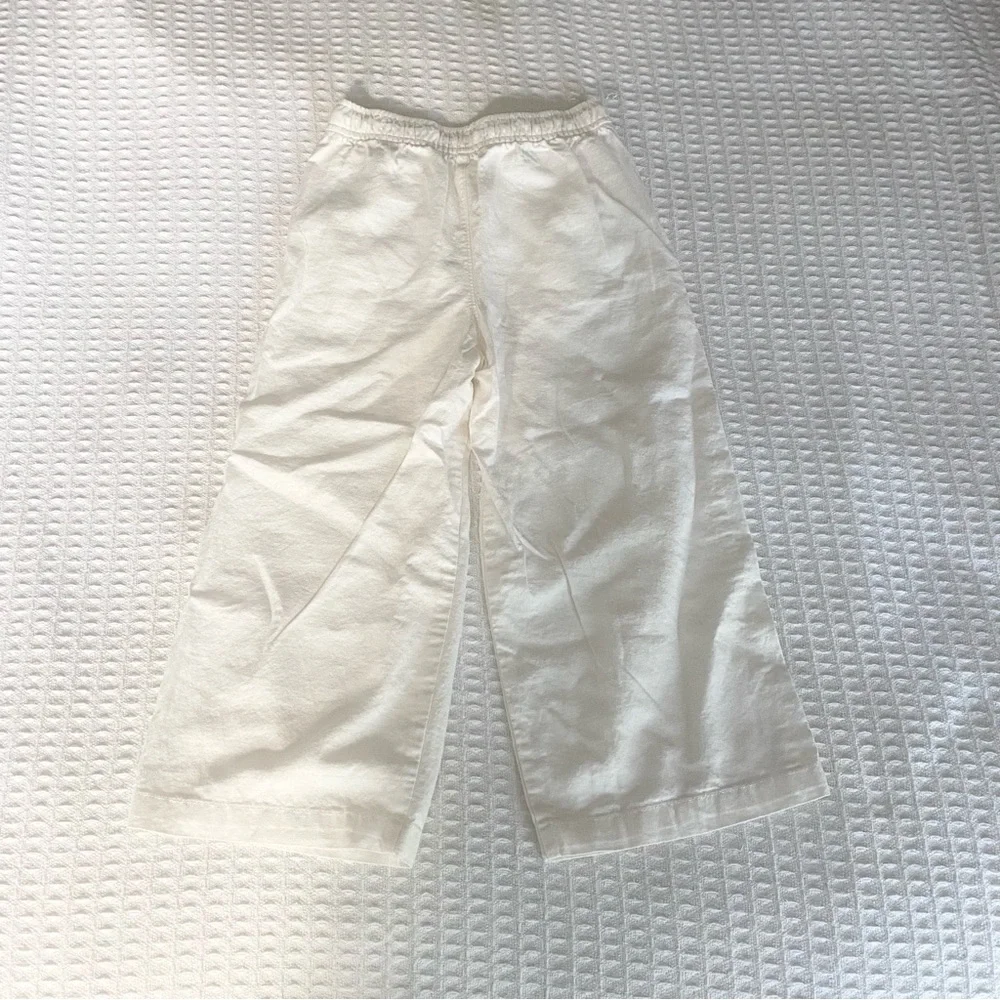 Old Navy girl’s Cream Elastic Waist Pants size 6-7